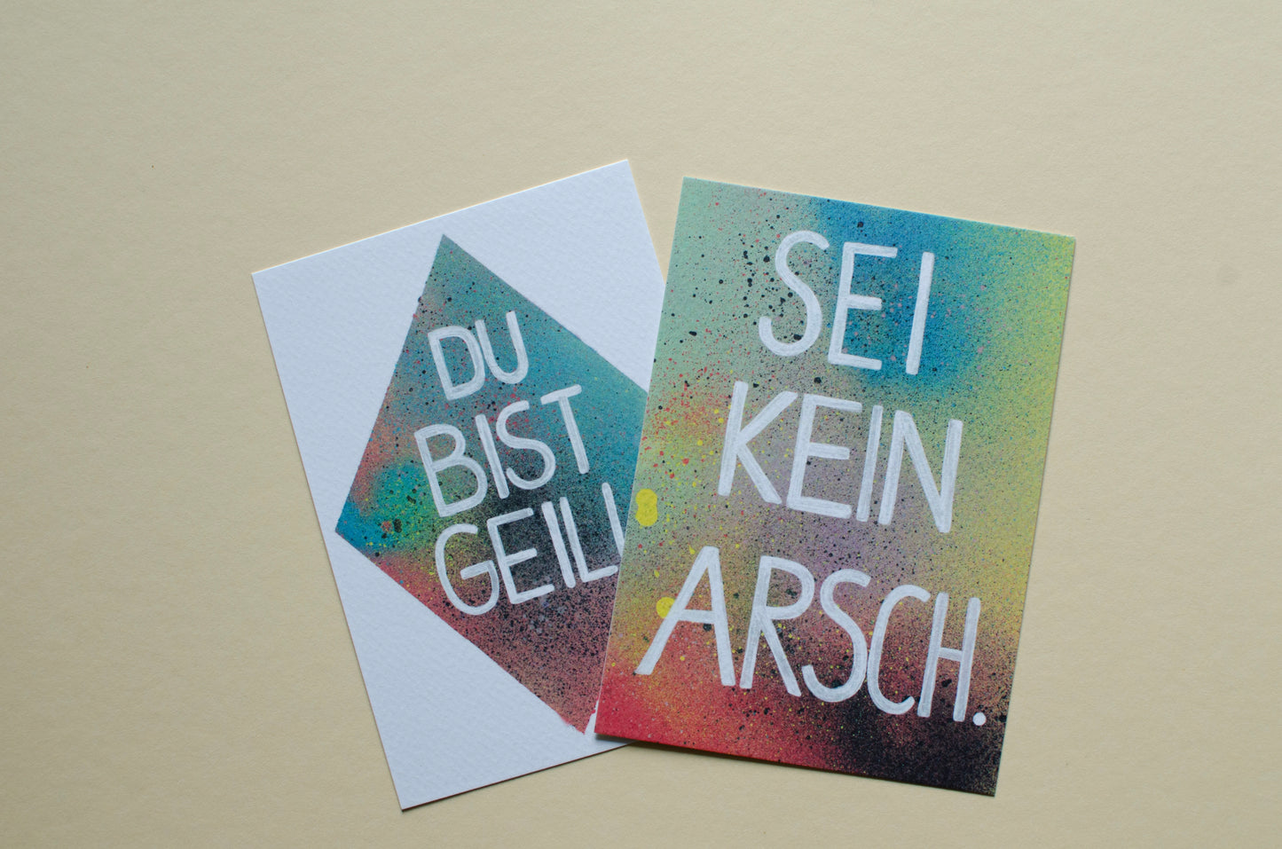 Kunstpostkarte, mit Aufschrift - Du bist geil! - bunter Hintergrund
