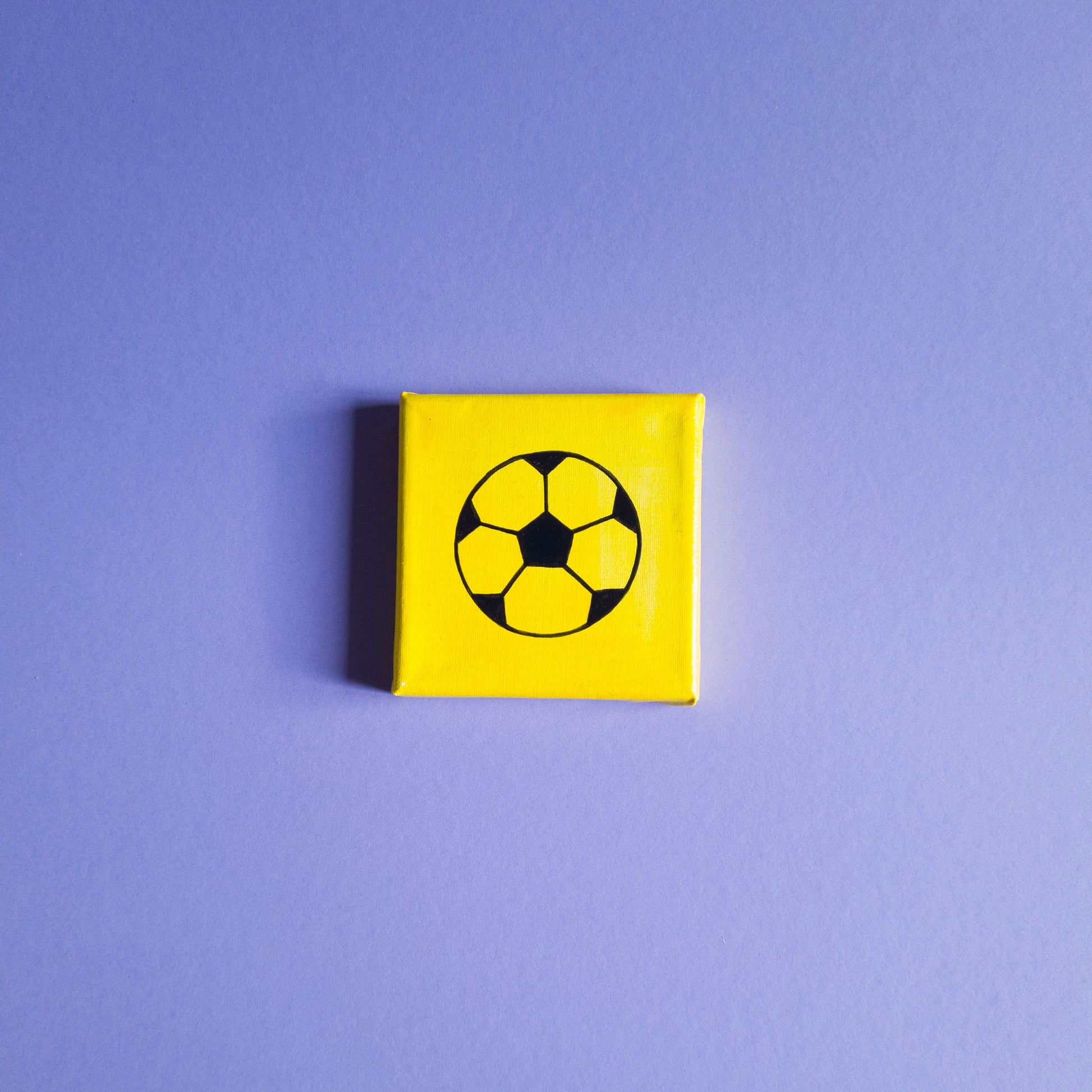 Berliner Kunst | Fußball | BVG Icon | Mini Acrylbild 10x10 | Handgemaltes Unikat aus Berlin auf Leinwand | gelber Hintergrund mit schwarzen Linien