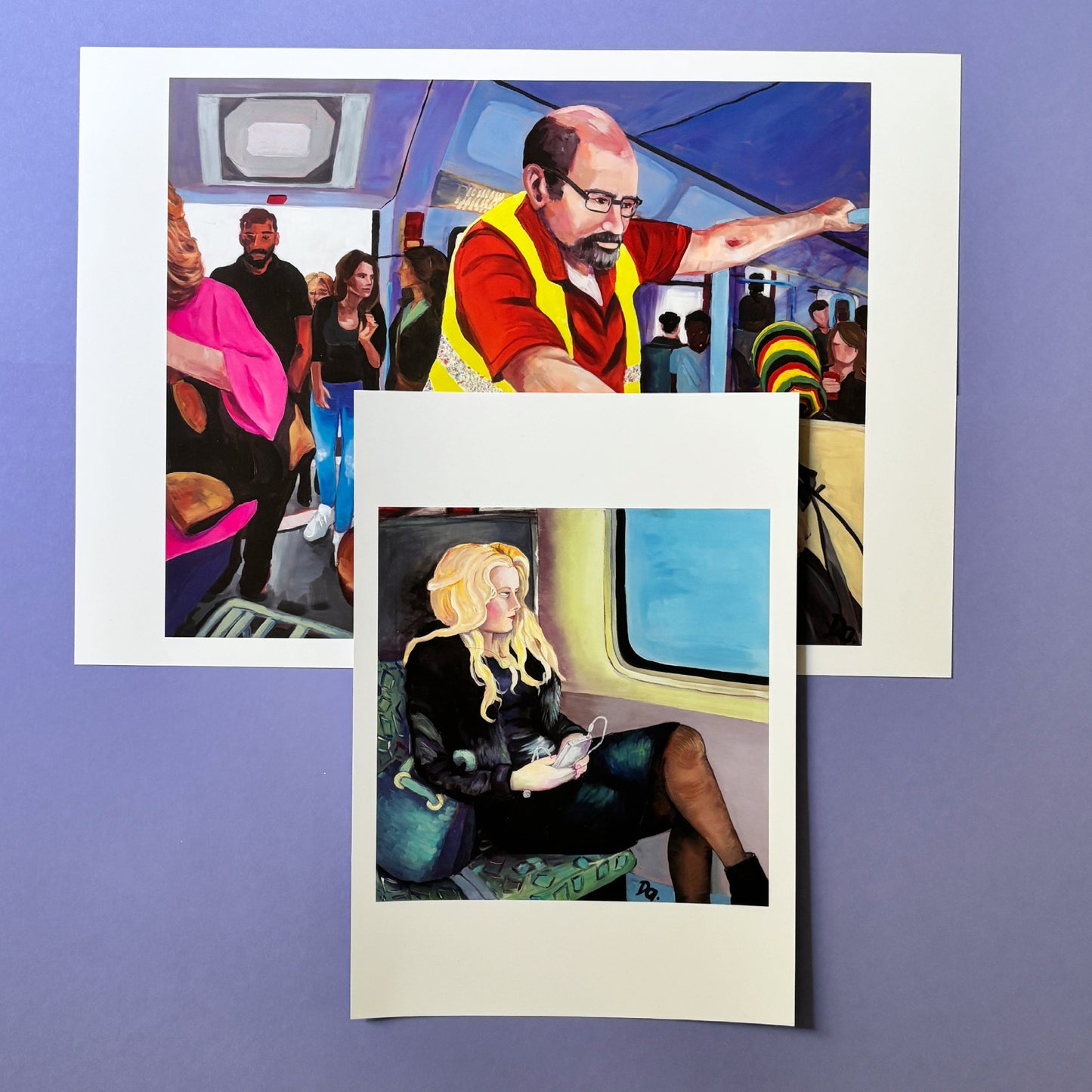 Kunstdruck A4 im Vergleich zu einem A3 Format. Blonde junge Frau in der Berliner U-Bahn als expressionistischer Kunstdruck.