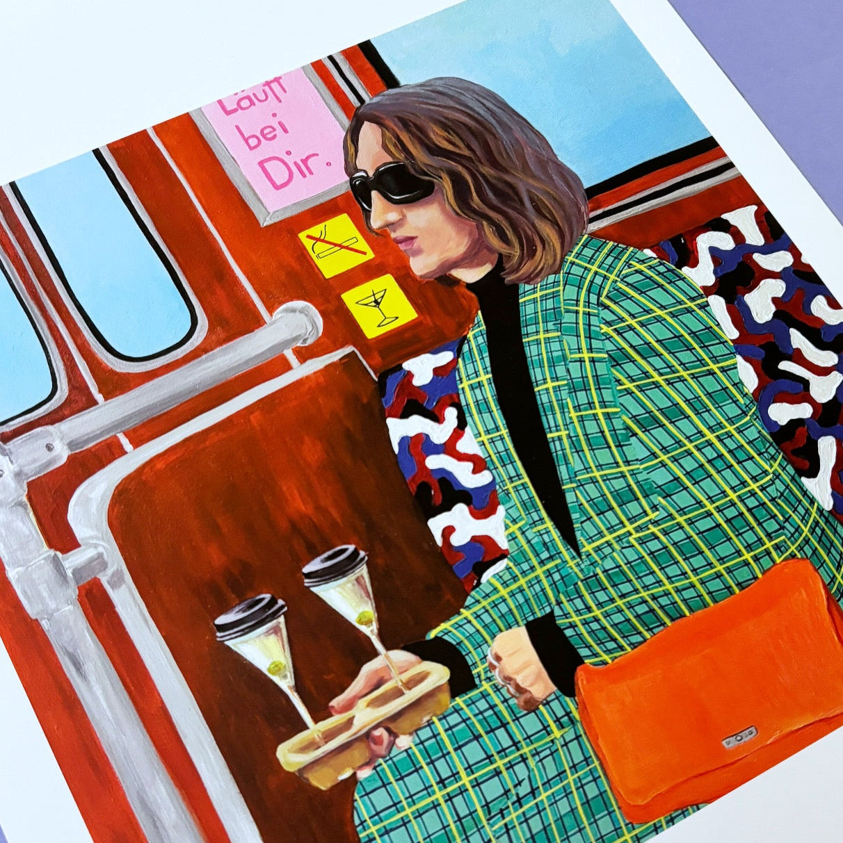 Kunstdruck A3. Frau mit zwei Martinigläsern in der Berliner U-Bahn, dargestellt als farbintensiver Kunstdruck im expressionistischen Stil.