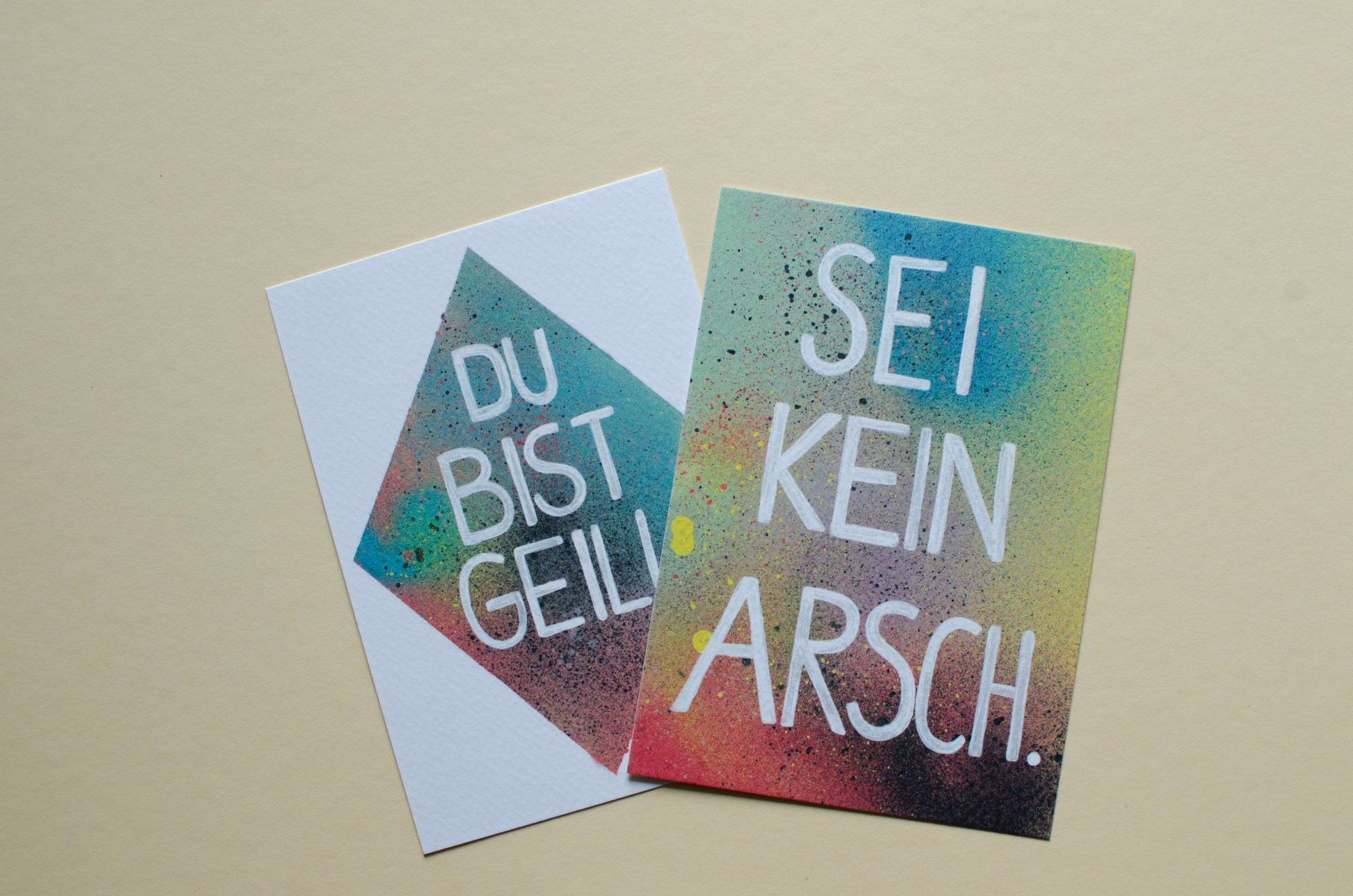 Kunstpostkarte, mit Aufschrift - Du bist geil! - bunter Hintergrund