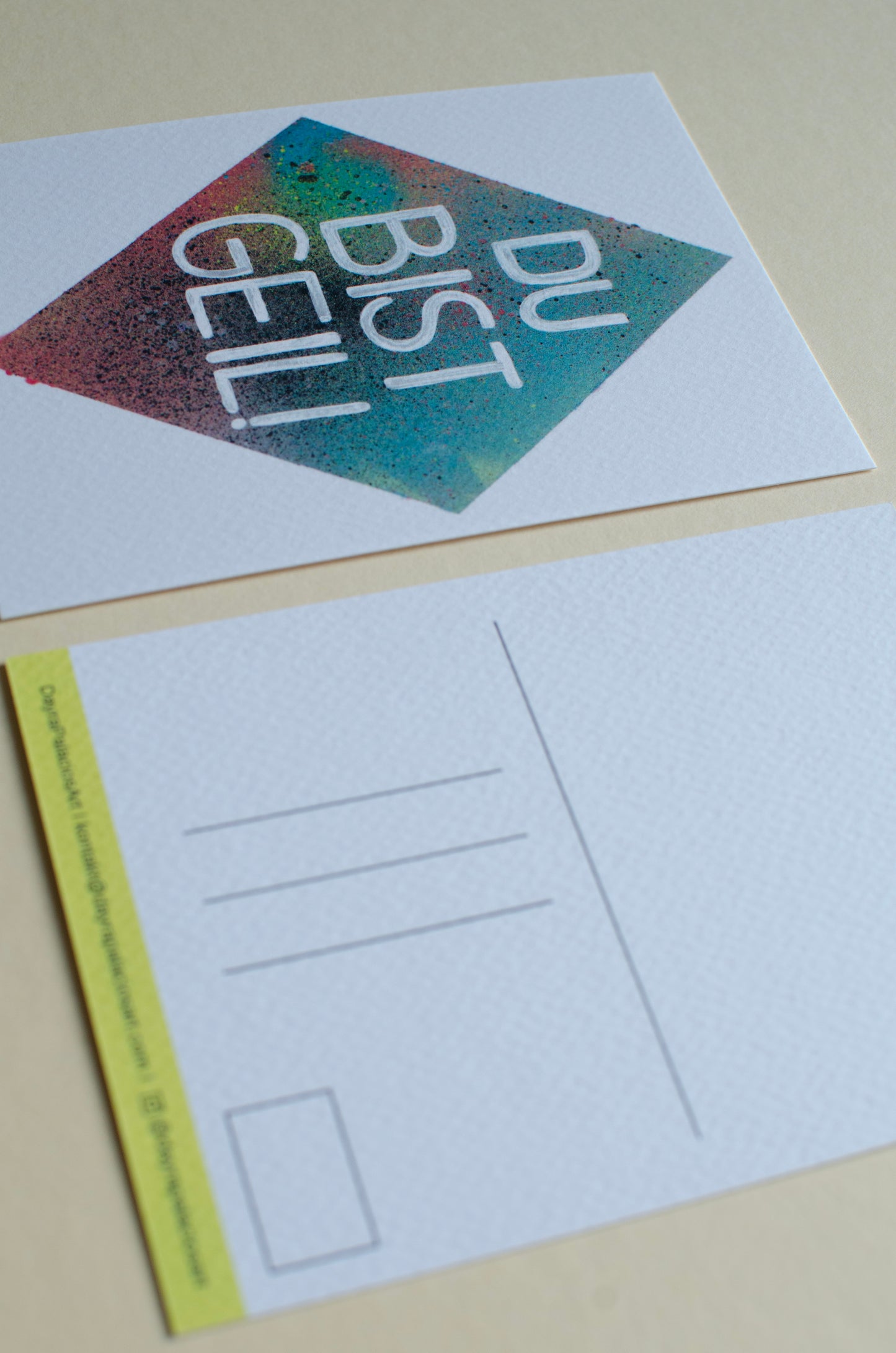 Kunstpostkarte, mit Aufschrift - Du bist geil! - bunter Hintergrund