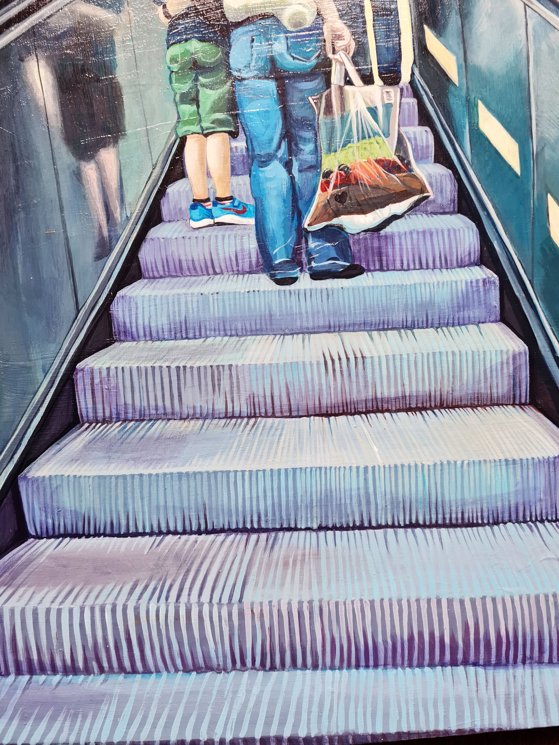 Auf der Rolltreppe – Acrylmalerei auf Holzpanel - Nahaufnahme Rolltreppe